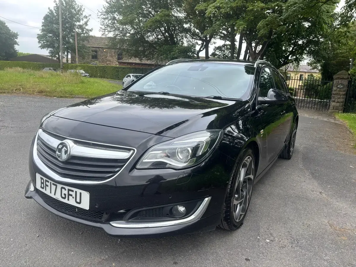 Used Vauxhall Insignia SRi 170 HP (125 kW) 2017 Black Estate