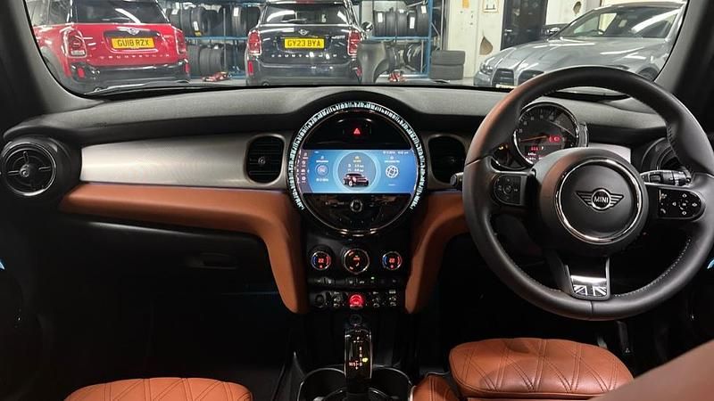 Used Mini Cooper Exclusive 136 HP (100 kW) 2022 White Hatchback