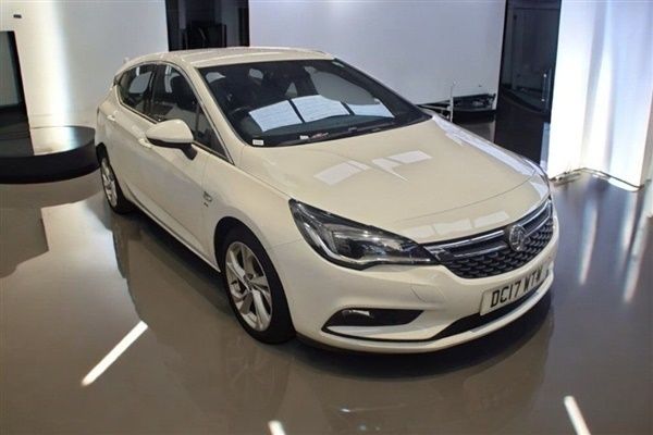White Used 2017 Vauxhall Astra SRi Hatchback | £5,450 (Fair price) - Image 1/1