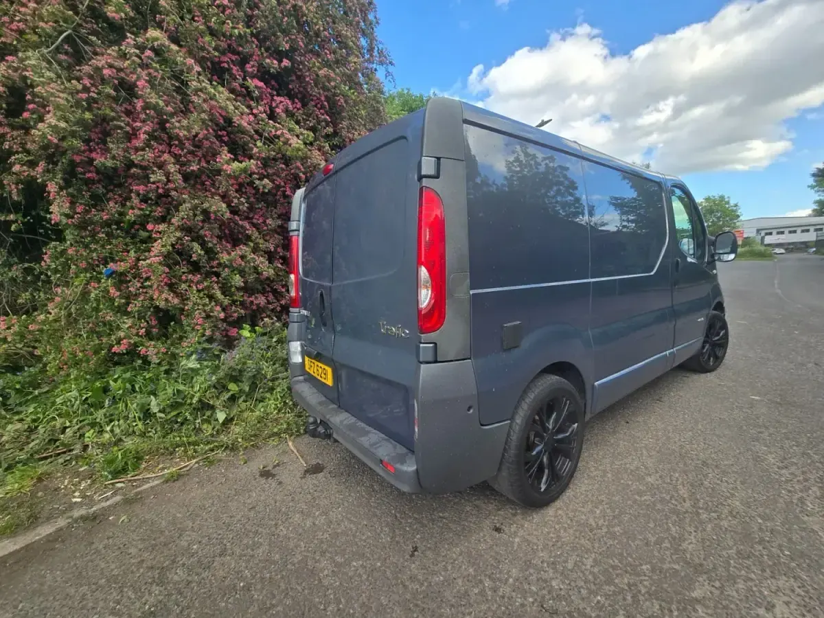 Begagnad Renault Trafic 115 HK (84 kW) 2014 Grå Minibuss