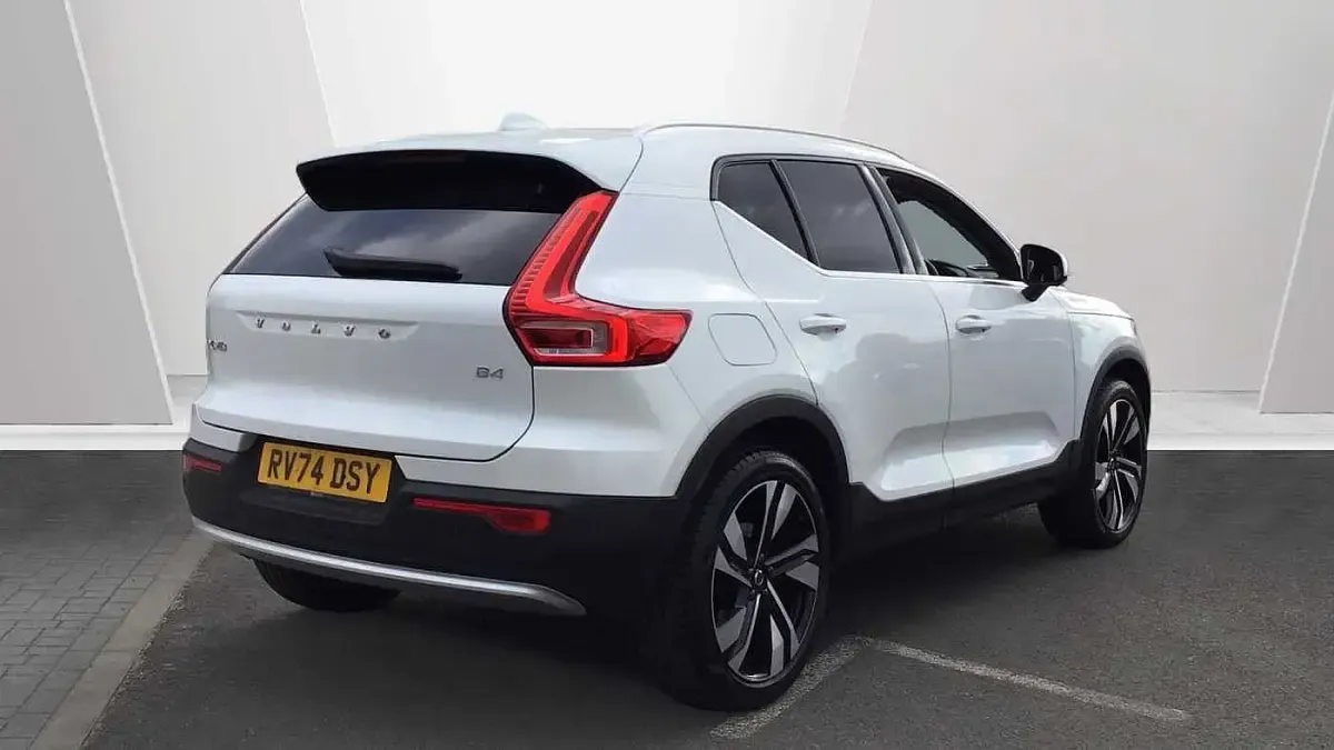 Used Volvo XC40 Ultra 194 HP (142 kW) 2025 White SUV