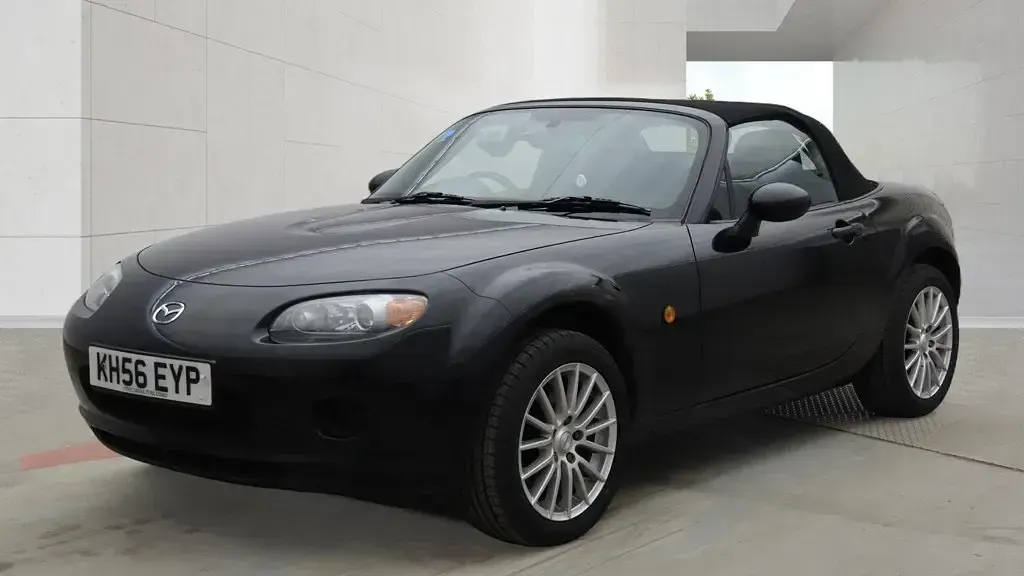 Usado Mazda MX5 126 HP (92 kW) 2007 Preto Cabrios