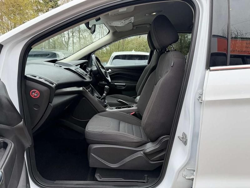 Used Ford Kuga Zetec 163 HP (119 kW) 2013 White SUV