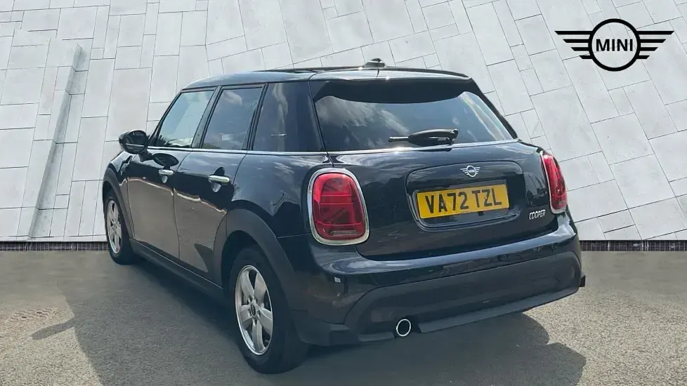 Usado Mini Cooper Classic 134 HP (98 kW) 2022 Preto Citadino