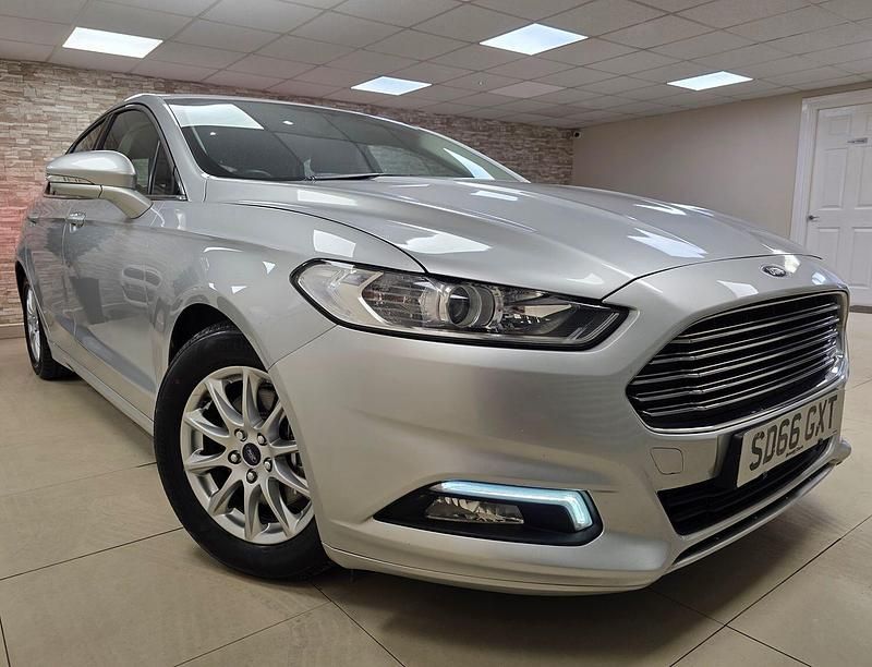 Silver Used 2016 Ford Mondeo Zetec Hatchback | £6,495 (Fair price) - Image 1/4