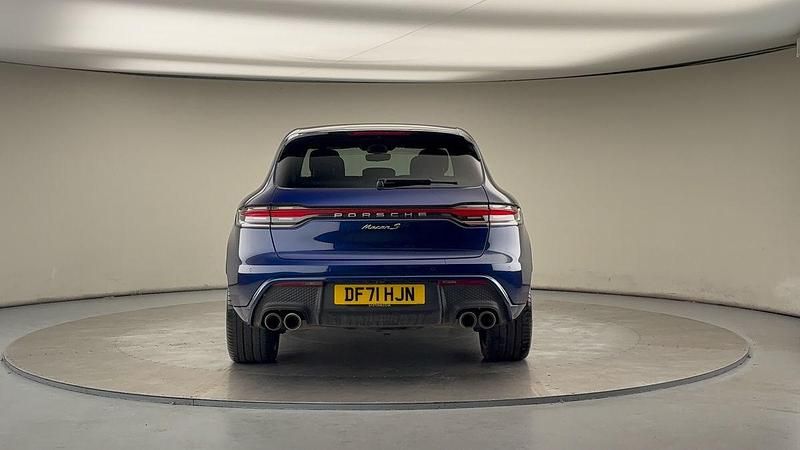 Used Porsche Macan 380 HP (279 kW) 2022 Gentian blue metallic SUV