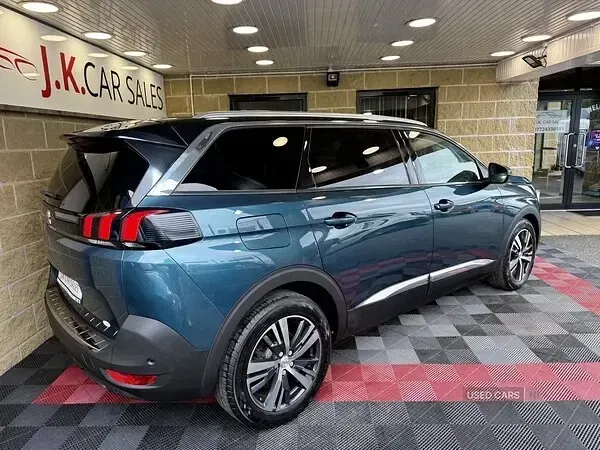 Used Peugeot 5008 Allure 118 HP (86 kW) 2017 Green Hatchback