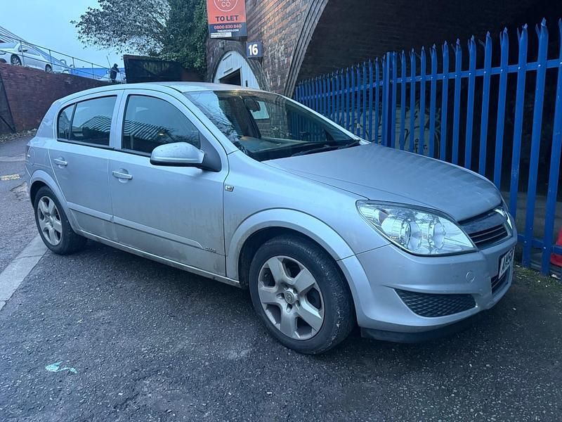 Silver Used 2008 Vauxhall Astra Club Hatchback | £995 (Super price) - Image 1/4