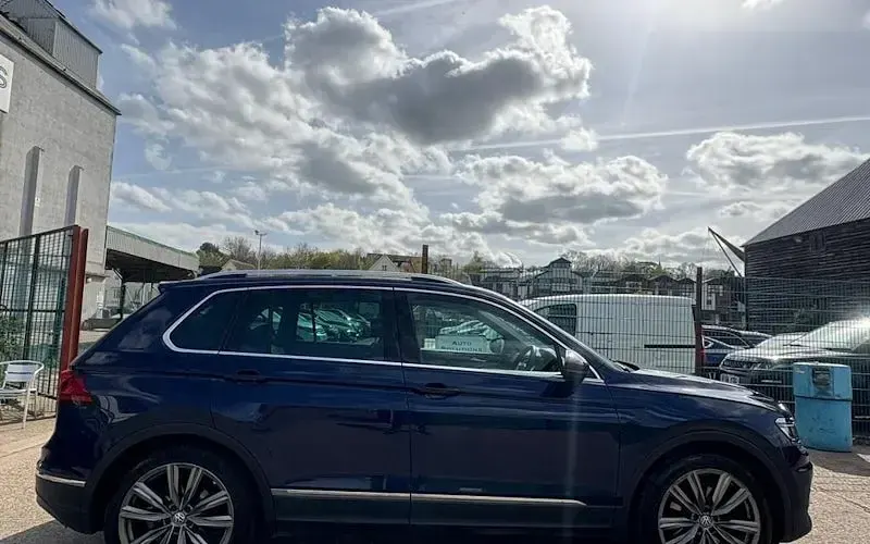 Begagnad VW Tiguan SEL 180 HK (132 kW) 2018 Blå SUV