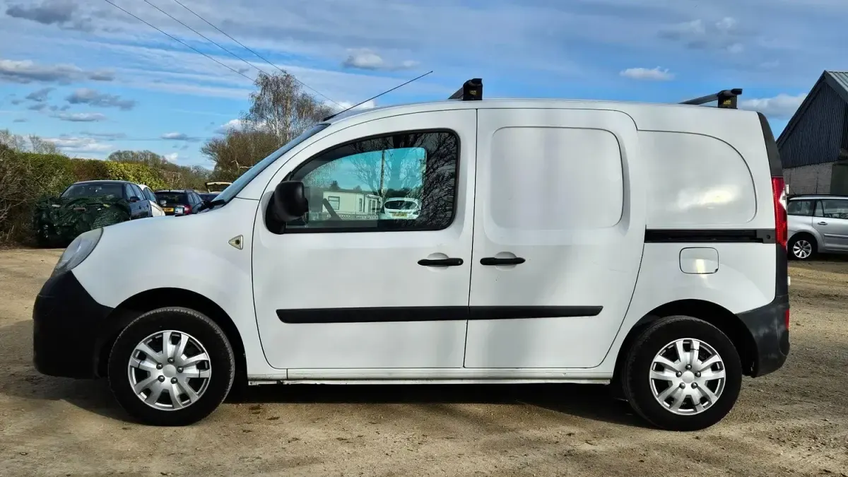 Usado Renault Kangoo 2011 Blanco Monovolumen