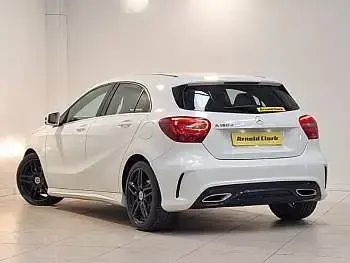 Begagnad Mercedes A180 AMG line 109 HK (80 kW) 2018 Vit Halvkombi