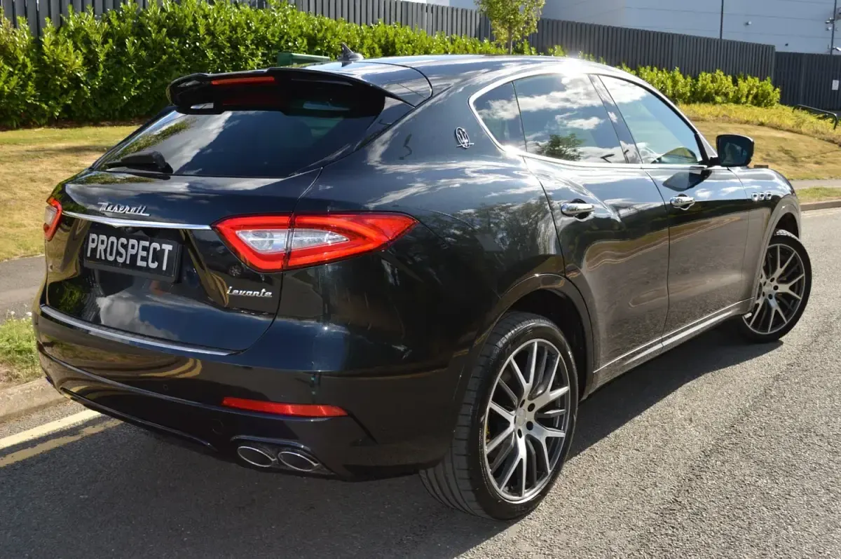 Used Maserati Levante 275 HP (202 kW) 2017 Nero black metallic SUV