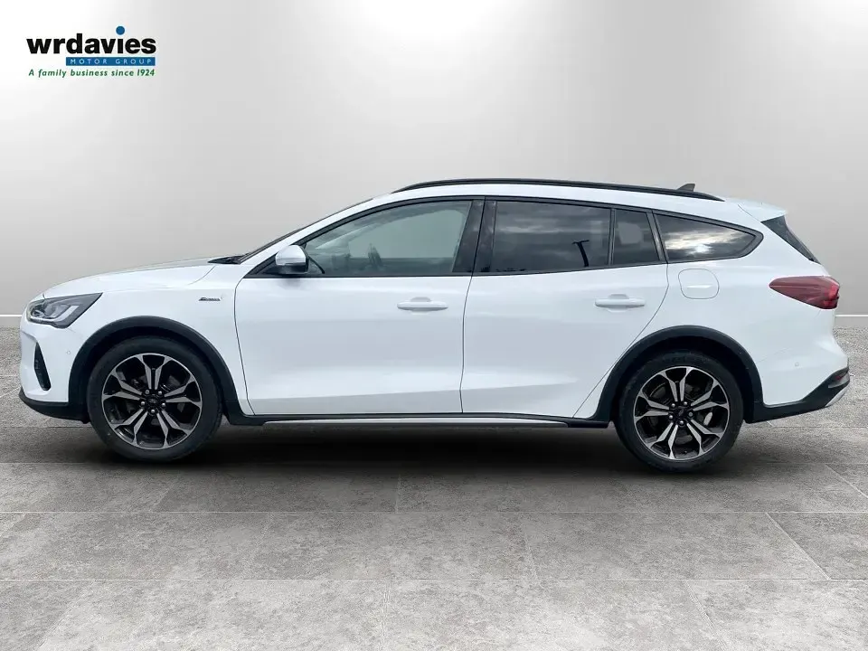 Used Ford Focus Active X 125 HP (91 kW) 2024 Frozen white Estate