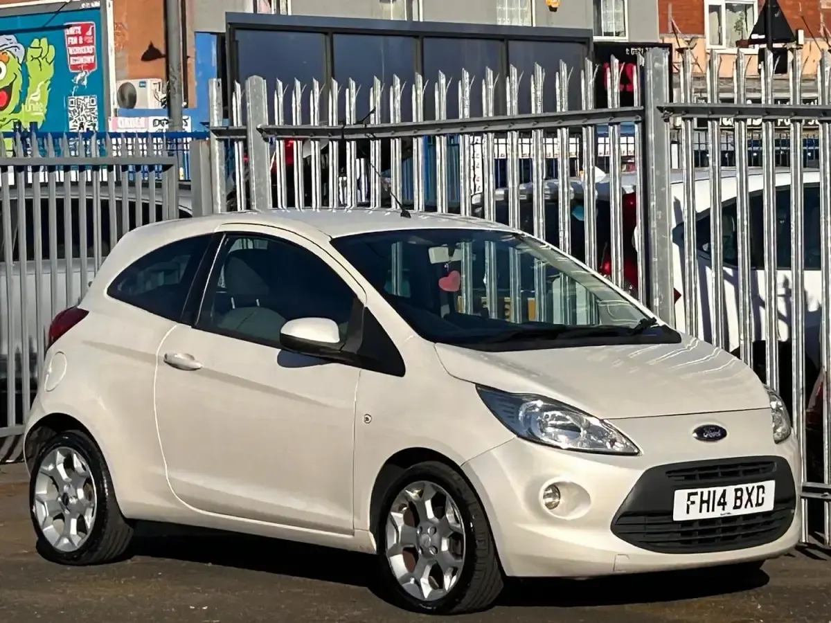 Używany Ford Ka Zetec 69 KM (50 kW) 2014 Biały Hatchback