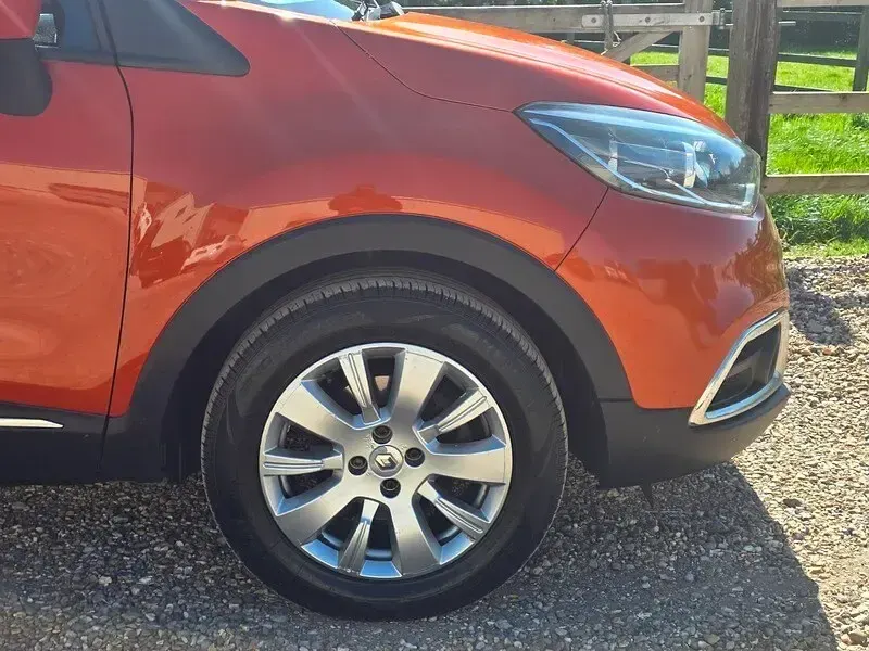 Used Renault Captur Expression+ 90 HP (66 kW) 2013 Orange SUV
