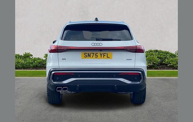 Used Audi Q5 S-Line 200 HP (147 kW) 2025 White SUV