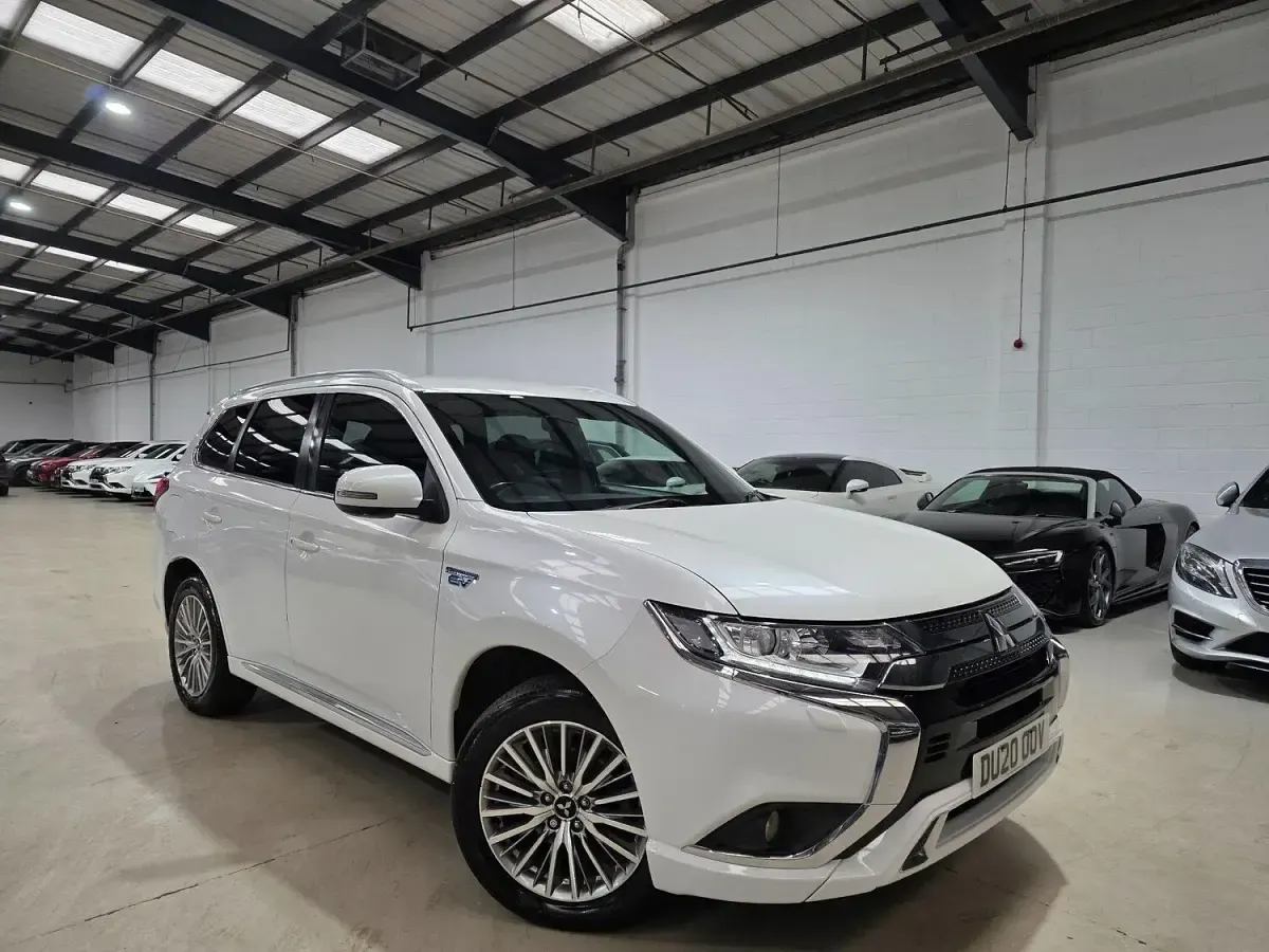 Used Mitsubishi Outlander P-HEV 2020 White SUV