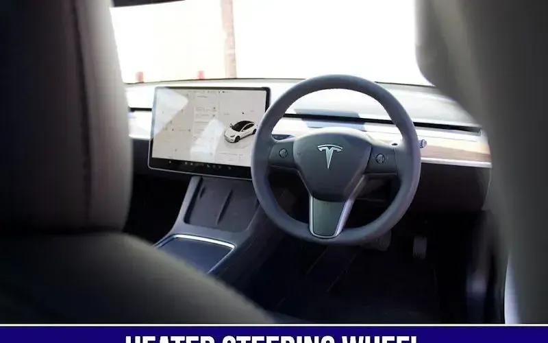 Used Tesla Model 3 Standard Range 180 kW (245 HP) 2023 White Sedan