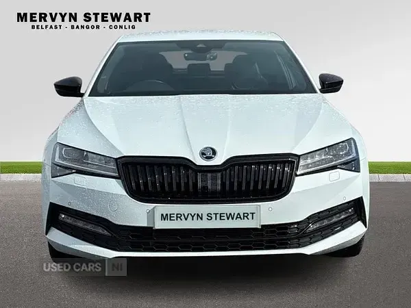 Usado Skoda Superb SportlinePlus 150 HP (110 kW) 2024 Branco Citadino