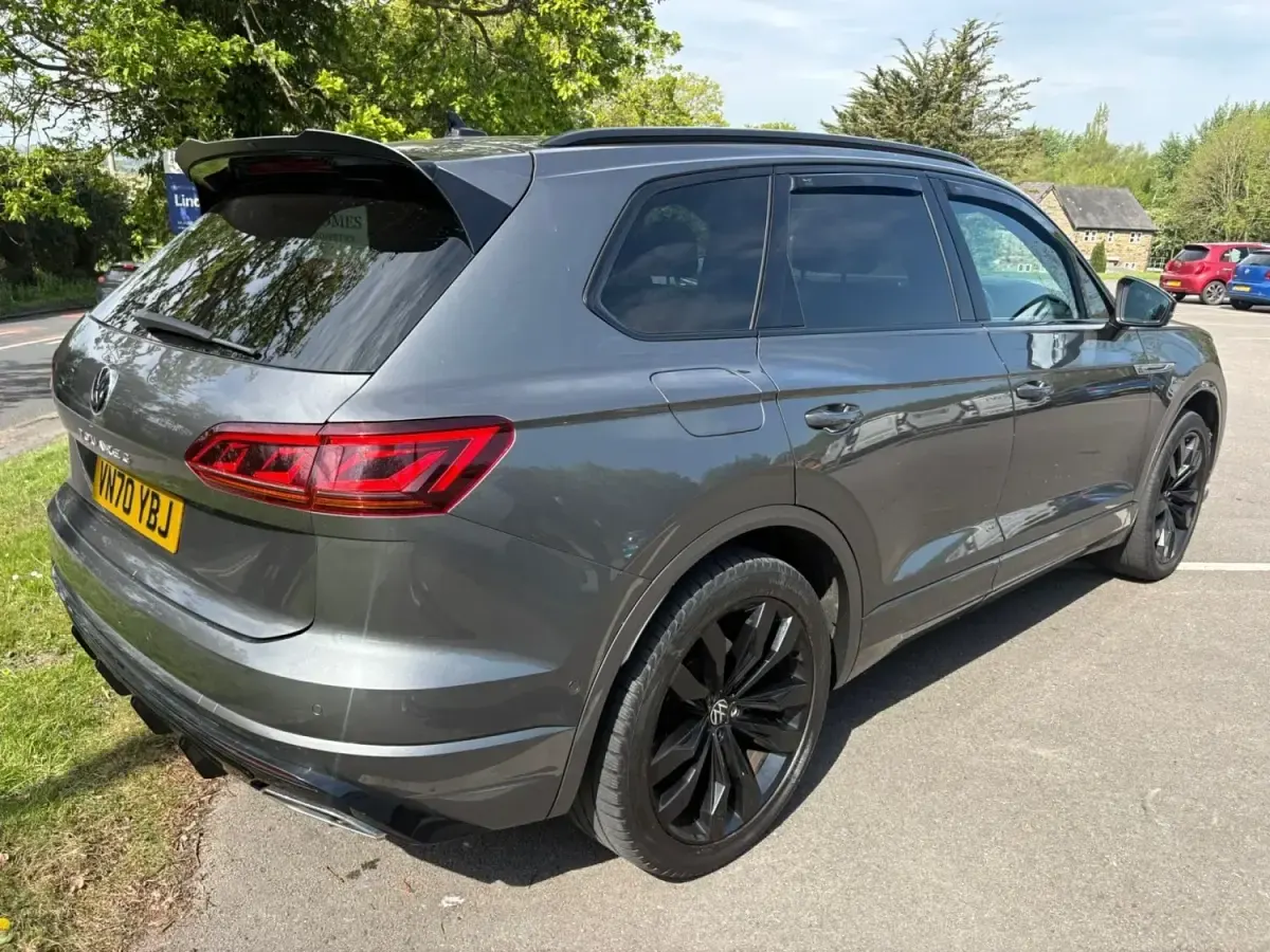 Usado VW Touareg Black Edition 286 HP (210 kW) 2020 Cinzento SUV