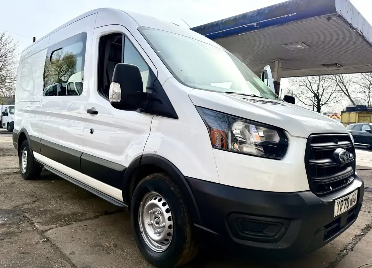 Usado Ford Transit 130 HP (95 kW) 2020 Branco Monovolume