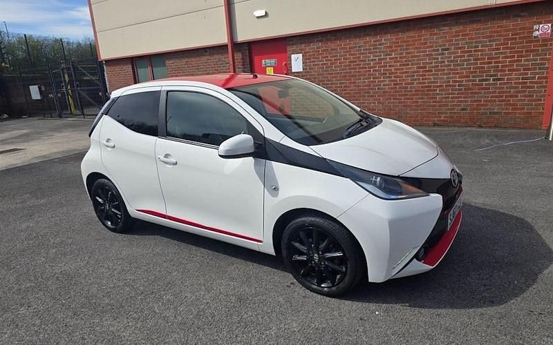 Used Toyota Aygo x-press 69 HP (50 kW) 2017 White Hatchback