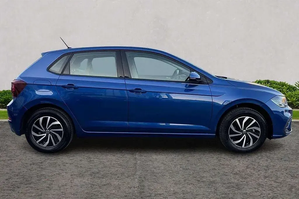 Used VW Polo Life 80 HP (58 kW) 2022 Blue Hatchback