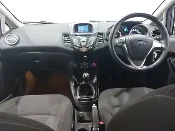 Usado Ford Fiesta Zetec 82 CV (60 kW) 2017 Gris Utilitario