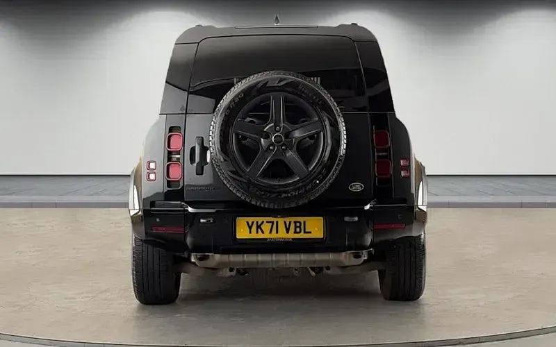 Used Land Rover Defender SE Dynamic 300 HP (220 kW) 2023 SUV