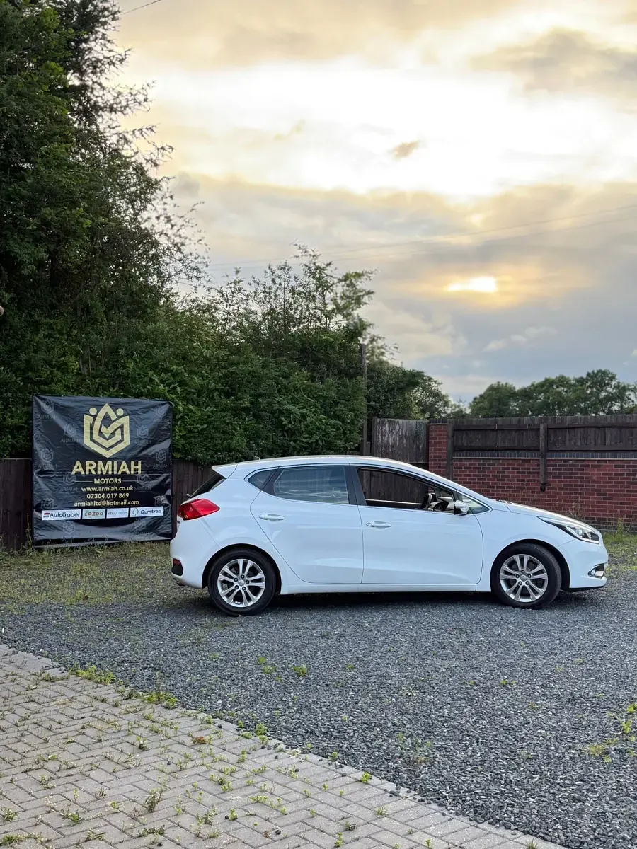 Used Kia Ceed 133 HP (97 kW) 2015 White Hatchback