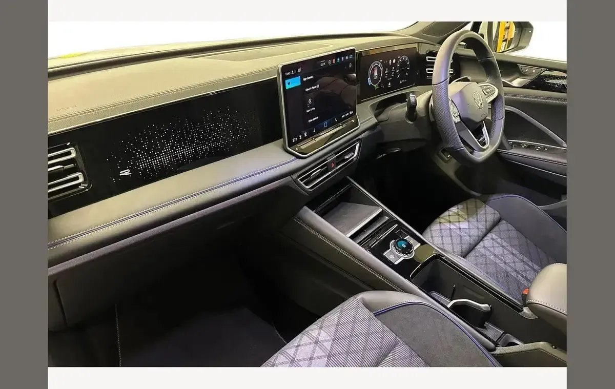 Używany VW Tiguan R-line 150 KM (110 kW) 2026 Biały SUV
