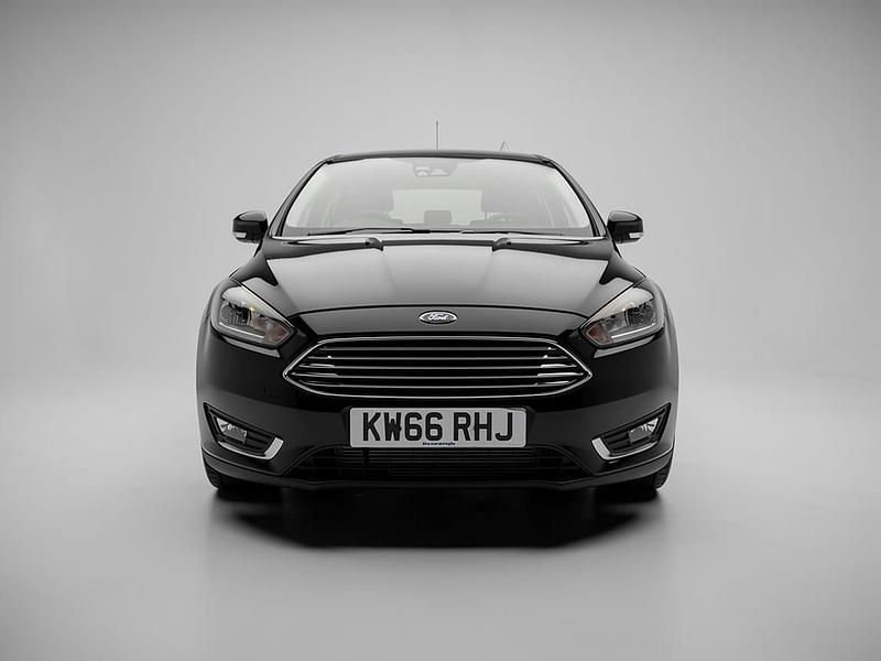 Used Ford Focus Titanium 125 HP (91 kW) 2016 Black Hatchback