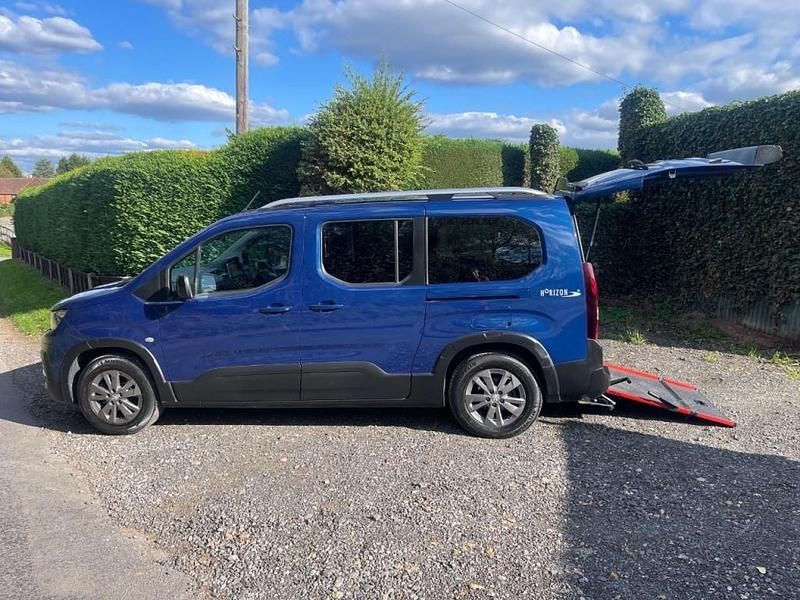 Used Peugeot Rifter Allure 131 HP (96 kW) 2022 Blue MPV
