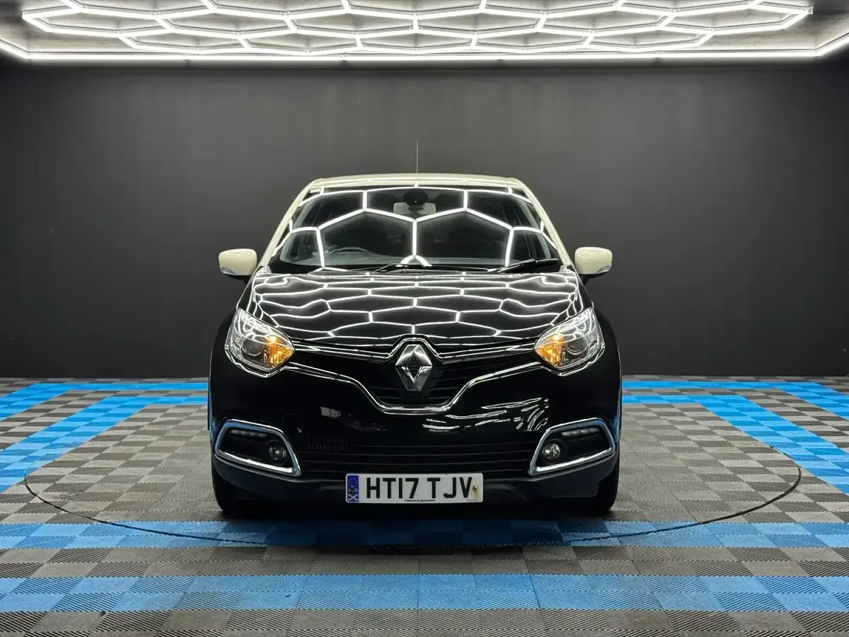 Used Renault Captur Dynamique 2017 Black/cream SUV