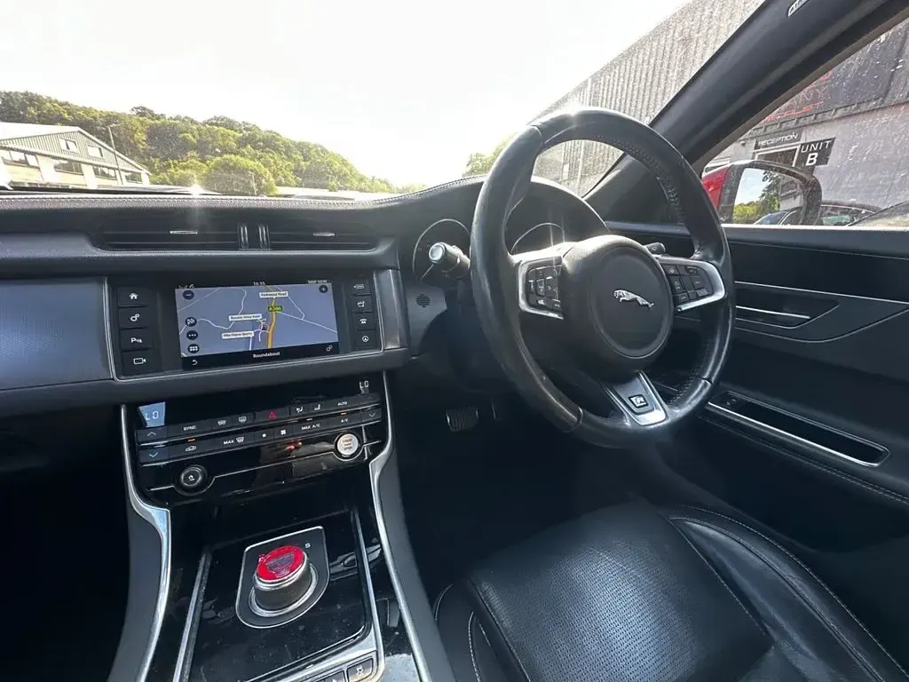 Used Jaguar XF R-Sport 180 HP (132 kW) 2017 Red Sedan