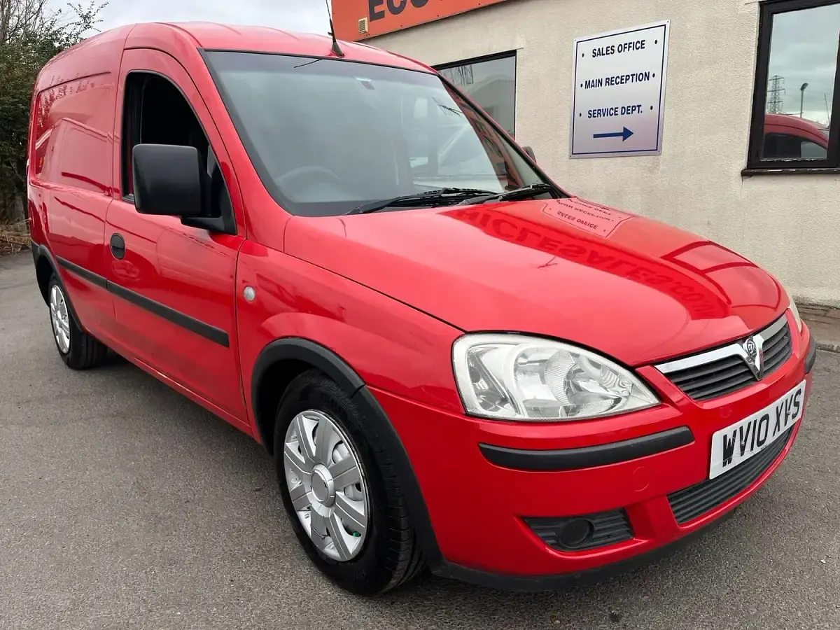 Used Vauxhall Combo 75 HP (55 kW) 2010 Red MPV
