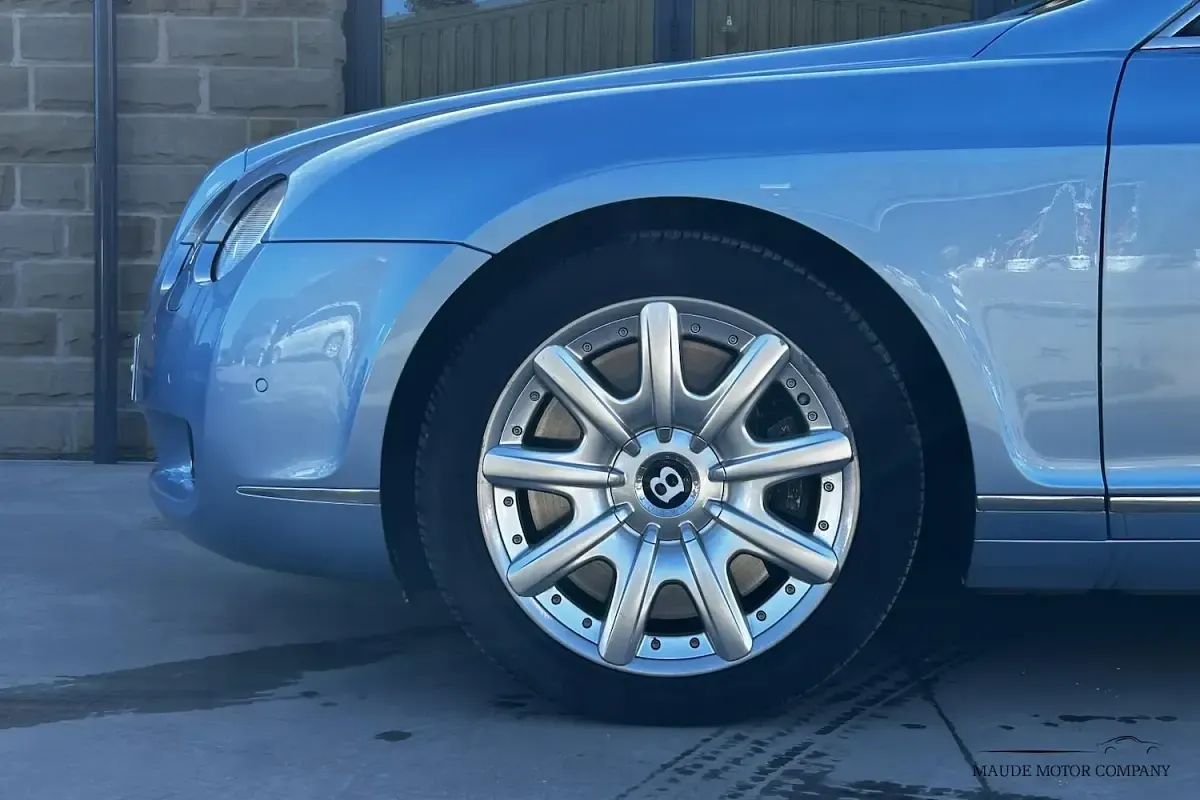 Used Bentley Continental 552 HP (405 kW) 2005 Silver Coupe