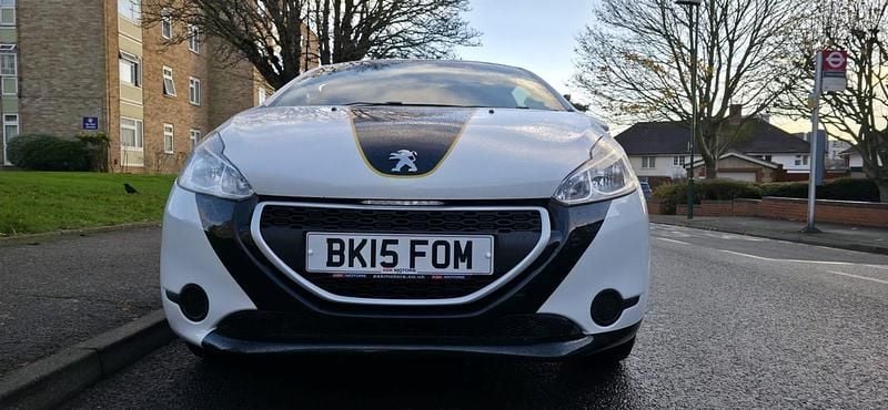 Used Peugeot 208 Access 68 HP (50 kW) 2015 White Hatchback