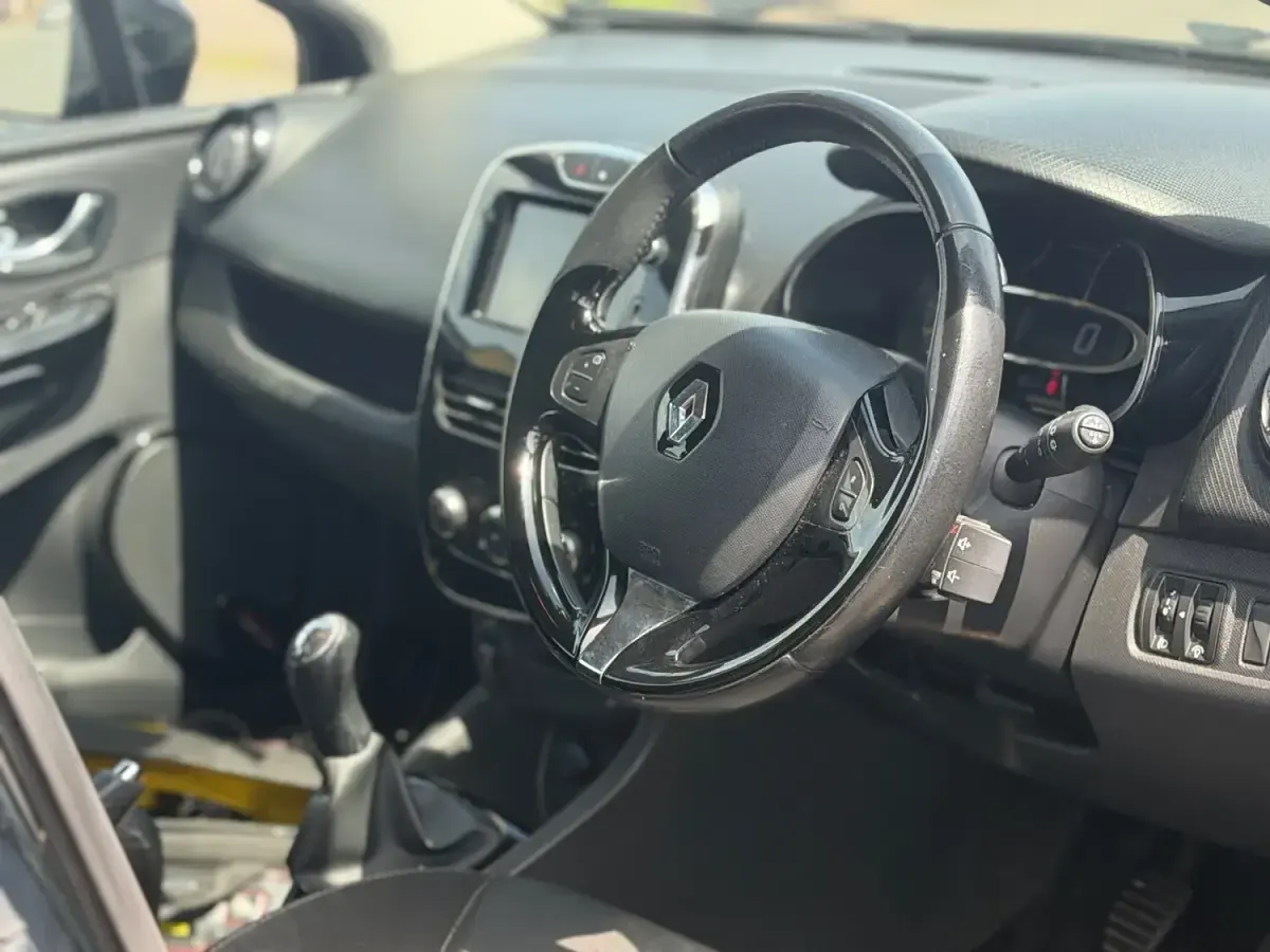 Used Renault Clio IV Dynamique 75 HP (55 kW) 2013 Black Hatchback