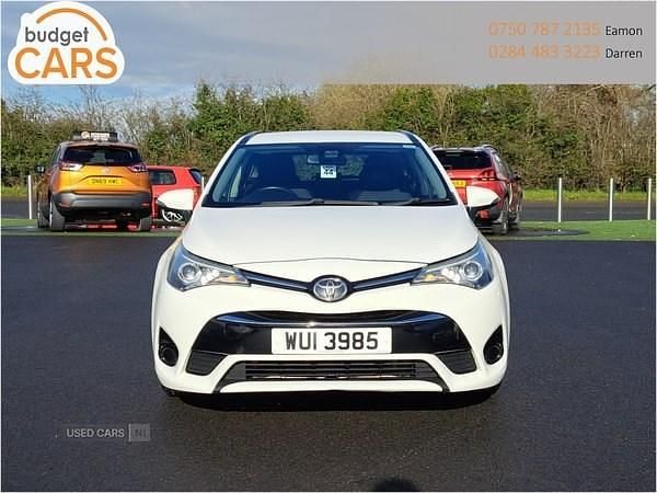 Used Toyota Avensis Active 112 HP (82 kW) 2016 White Estate