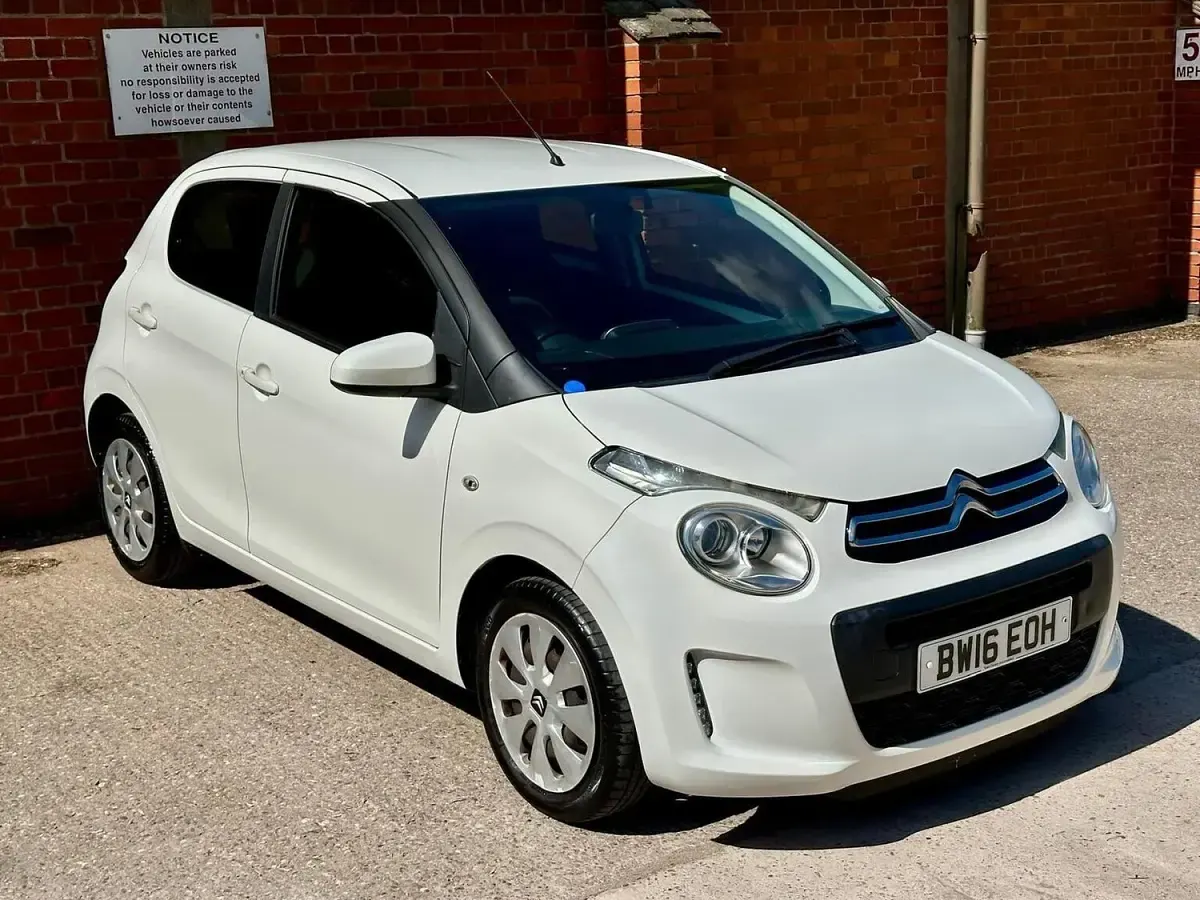 Used Citroën C1 Feel 68 HP (50 kW) 2016 White Hatchback