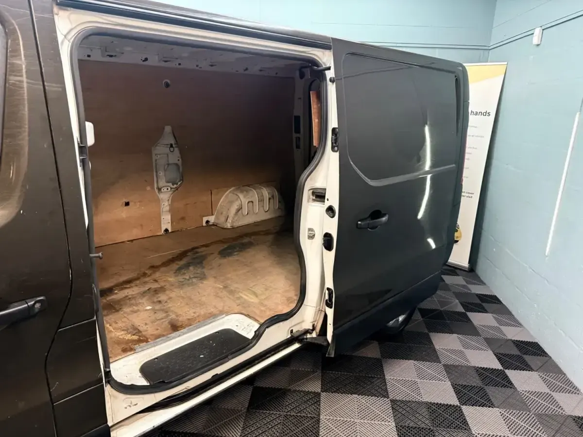 Usado Renault Trafic Business 2022 Castanho Monovolume