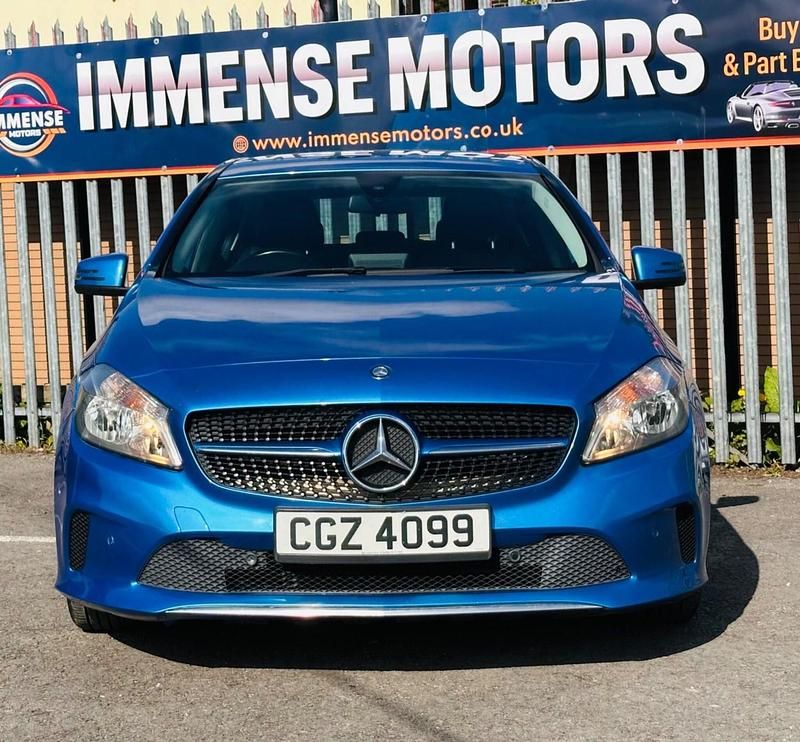 Begagnad Mercedes A180 Executive 2016 Blå Halvkombi