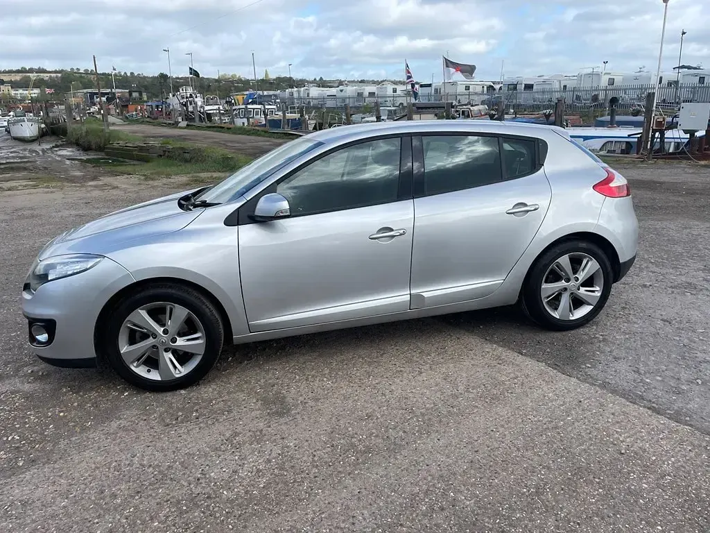 Używany Renault Mégane Dynamique 110 KM (80 kW) 2012 Srebrny Hatchback