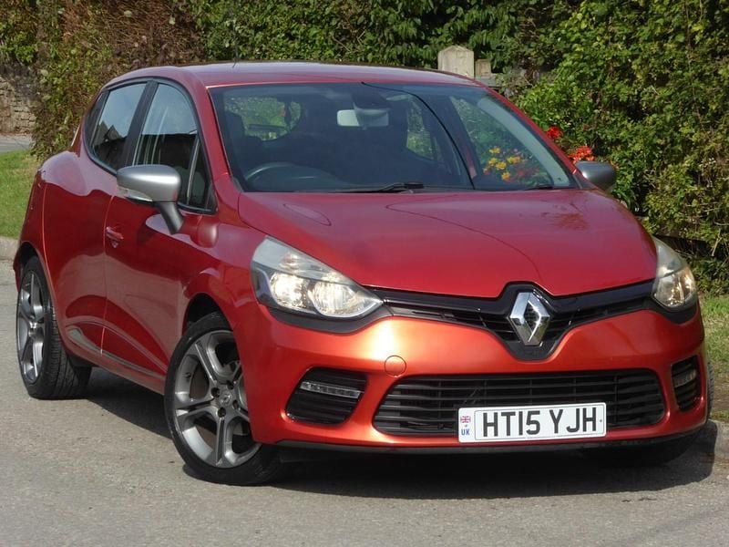 Red Used 2015 Renault Clio IV Dynamique Hatchback | £4,695 (Fair price) - Image 1/4