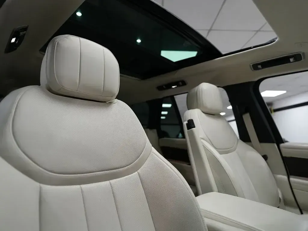 Used Land Rover Range Rover SE 300 HP (220 kW) 2023 Green SUV