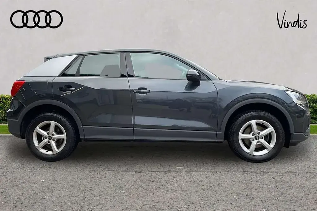 Gebraucht Audi Q2 108 PS (79 kW) 2023 Grau SUV