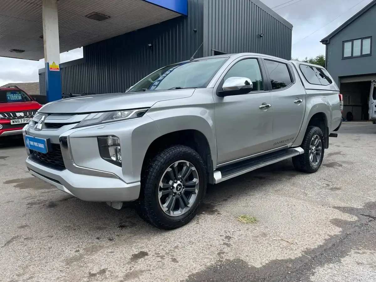 Used Mitsubishi L200 150 HP (110 kW) 2020 Silver Pickup