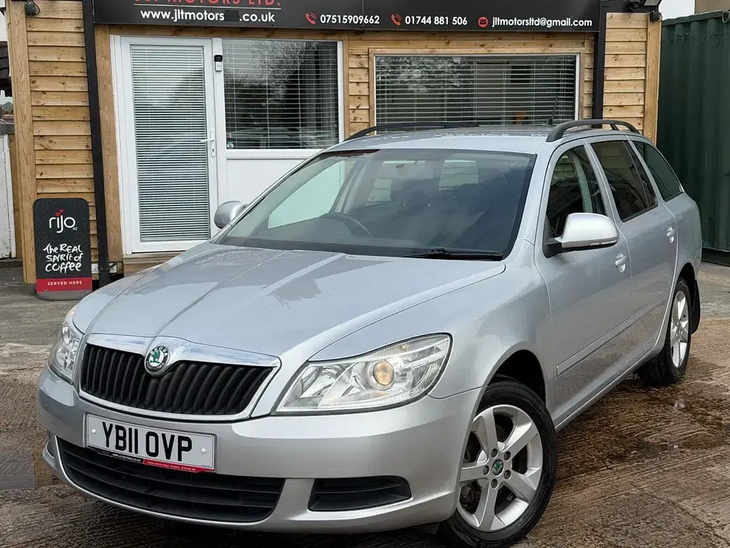 Begagnad Skoda Octavia SE 2011 Silver Kombi