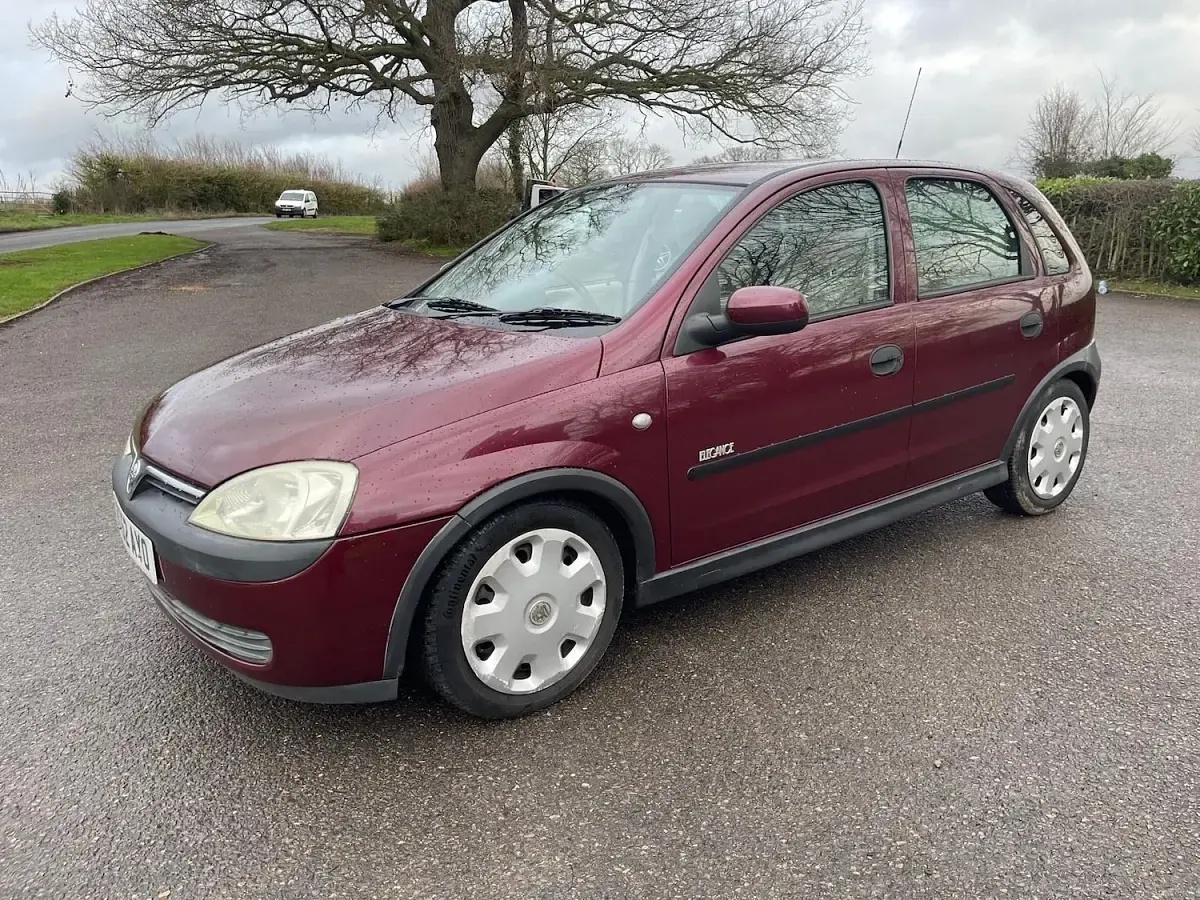 Used Vauxhall Corsa Elegance 79 HP (58 kW) 2003 Red Hatchback